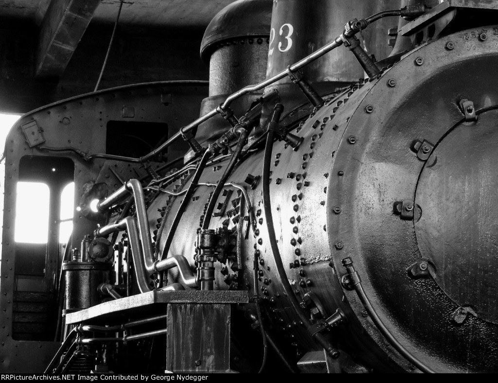 CG 223 (2-8-0) Details of this Steam engine